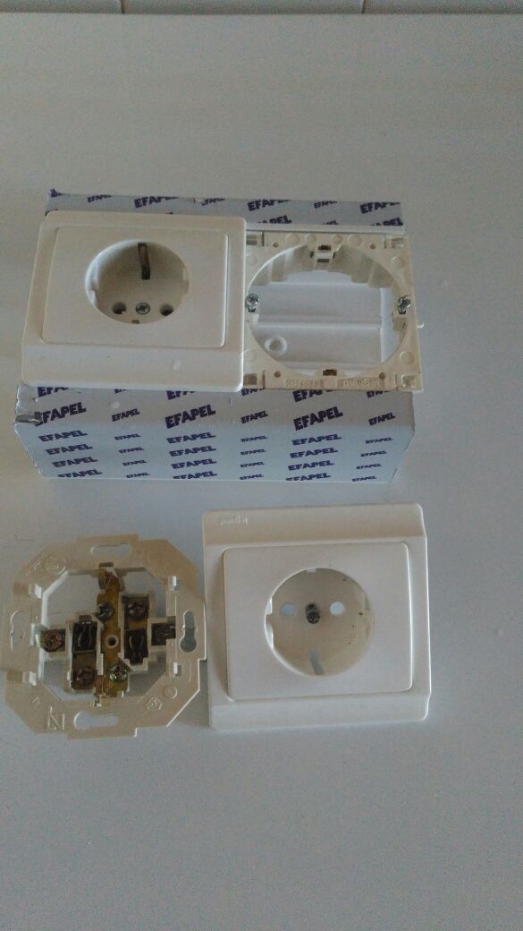 adaptadores para calha técnica e tomadas de cabo rede RJ45