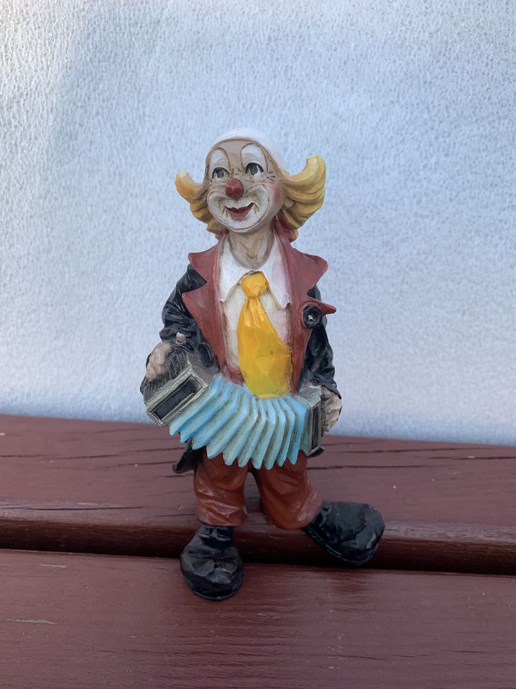 Фигурка музыкант клоун  керамика Испания. Гармонь, баян, аккордеон