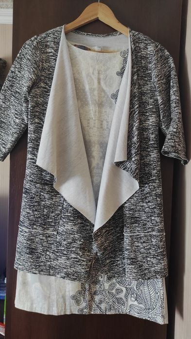 Жіночий кардиган і сукня