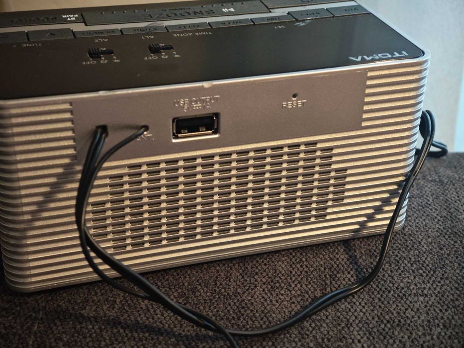 Cyfrowy budzik radiowy z głośnikami , bluetooth , radiem fm
