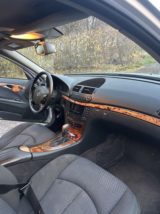 Продам мерс 211 2006 р 2.2 дизель автомат НЕРОЗМИТНЕНА