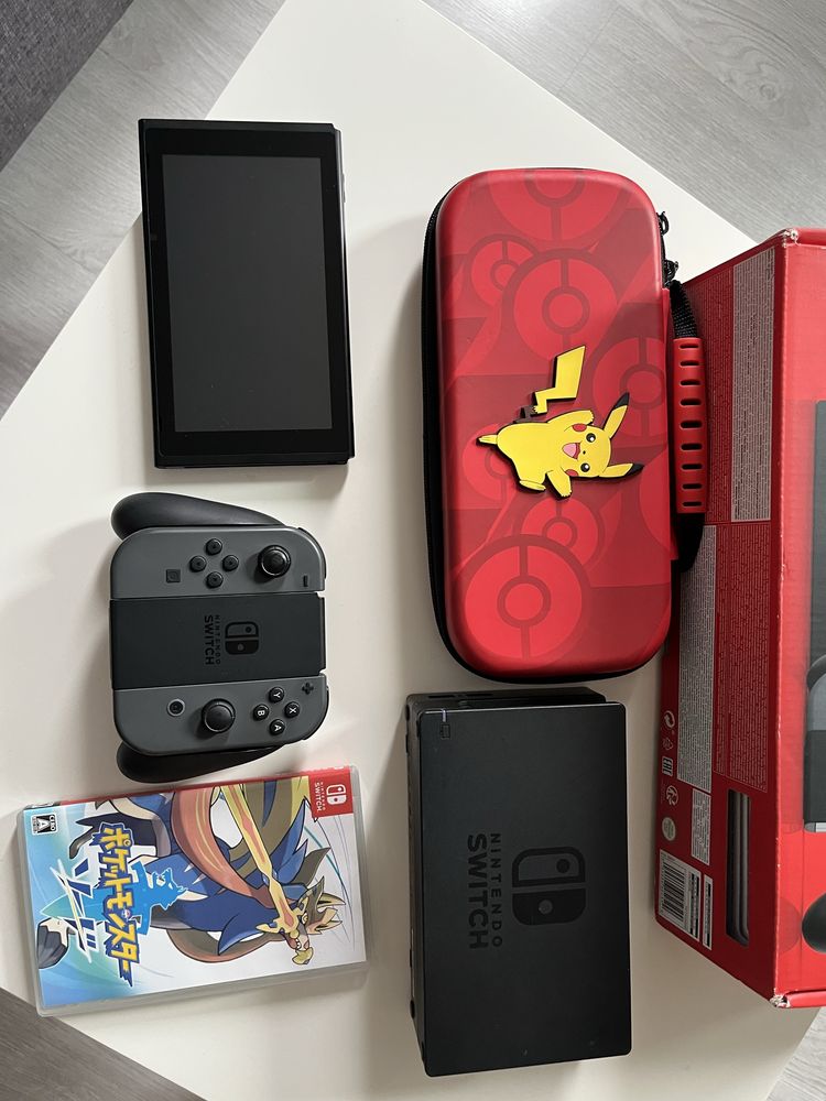 Zestaw Nintendo Switch + Pokémon Sword + Etui Pikachu