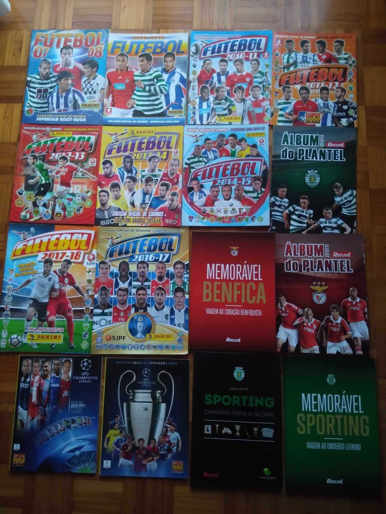 Várias Cadernetas de Futebol Vazias.