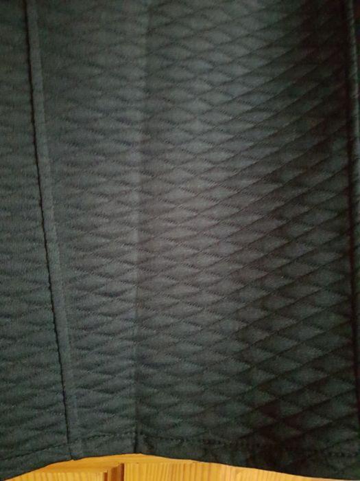 Spodnica czarna ołówkowa zgrabna sylwetka