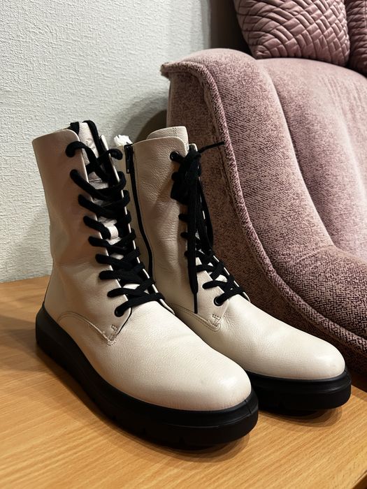 Нові черевики ecco