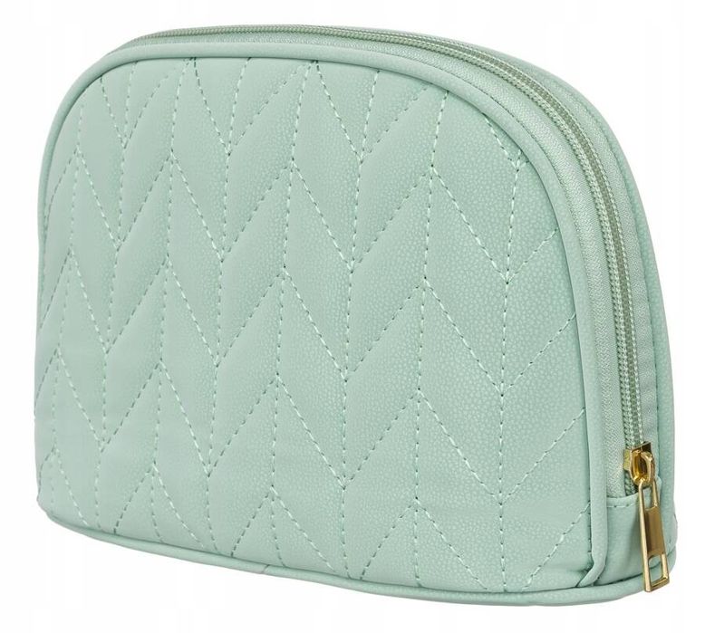 praktyczna kosmetyczka damska w kolorze zielonym pokryta jodełkowym