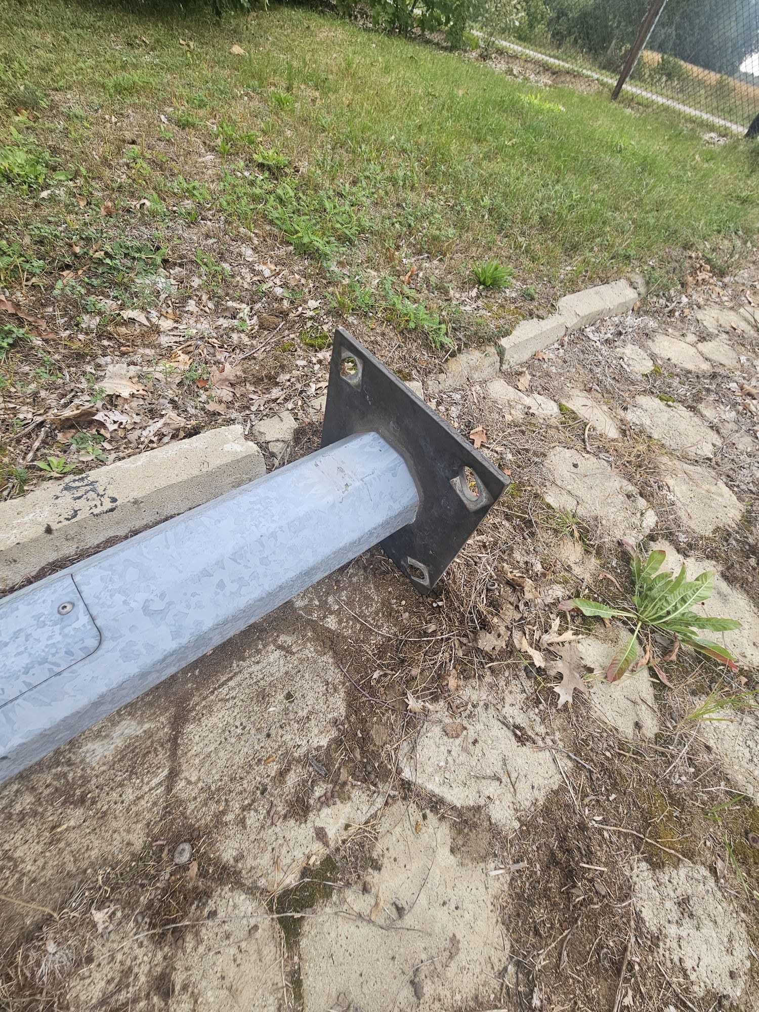 Słup oświetleniowy maszt latarnia Valmont 12m