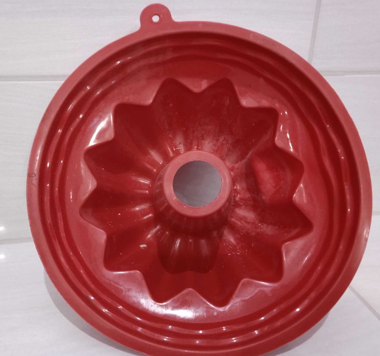 Forma do pieczenia babki  silikonowa czerwona 24 cm