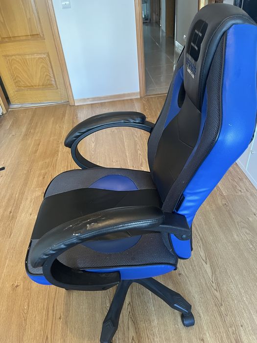 Cadeira Gamming  azul e preta