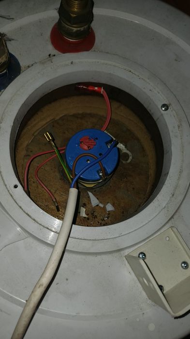 termoacumulador de agua em ferro