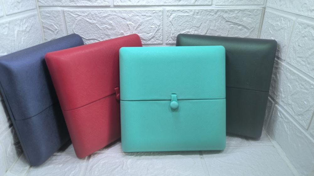 Жёсткая упаковка для ювелирных изделий.