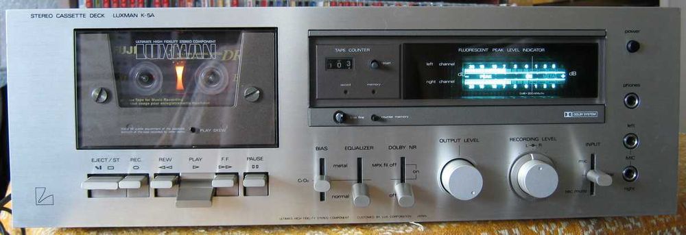 Касетна дека продаю