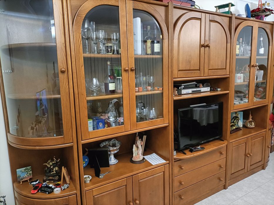 Móvel de sala em castanho