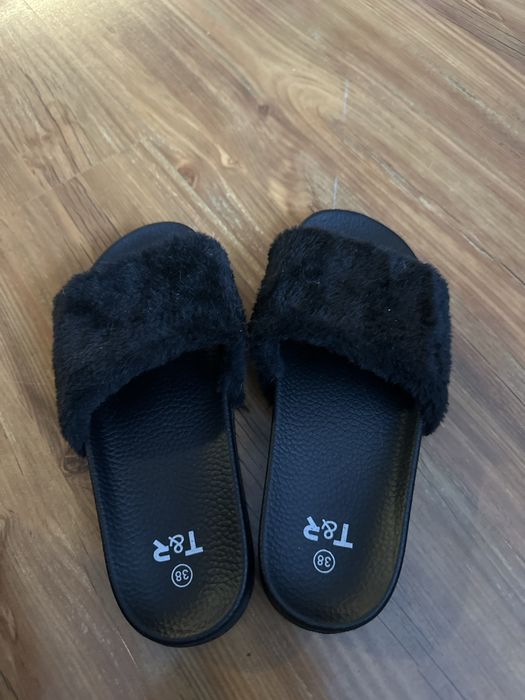 Nowe czarne ciapy - kapcie r. 38