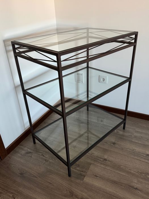 Estante em ferro e vidro