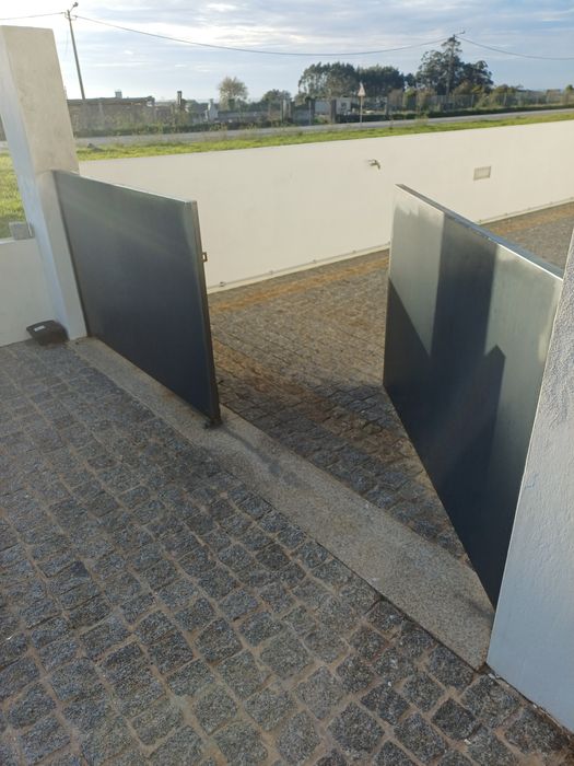 Vendo portões como novos