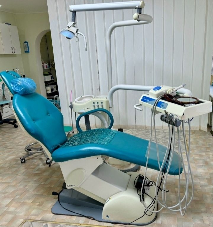 Стоматологічне крісло Classic у гарному стані