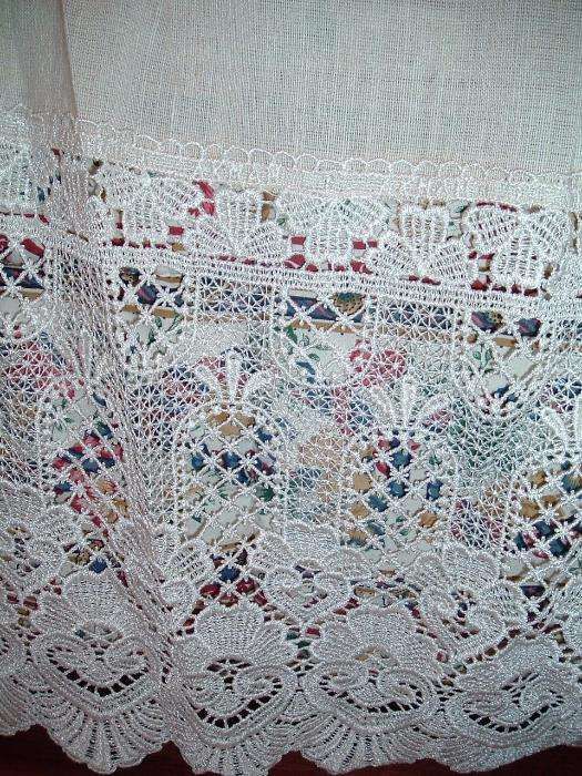 Colcha de renda e linho