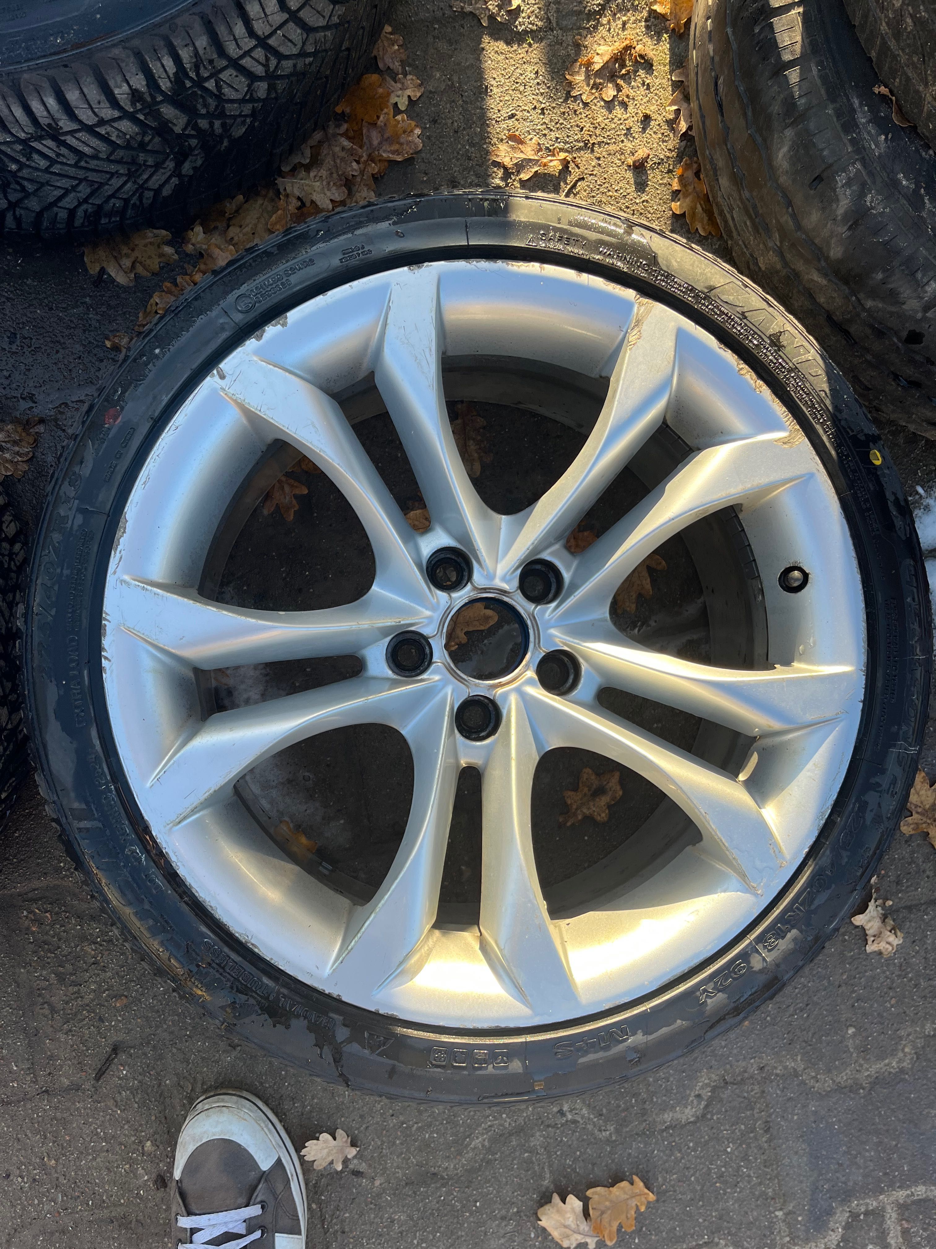 Vendo Jantes 18  Audi pneus 225/40 18 novos, Furação 5x112
