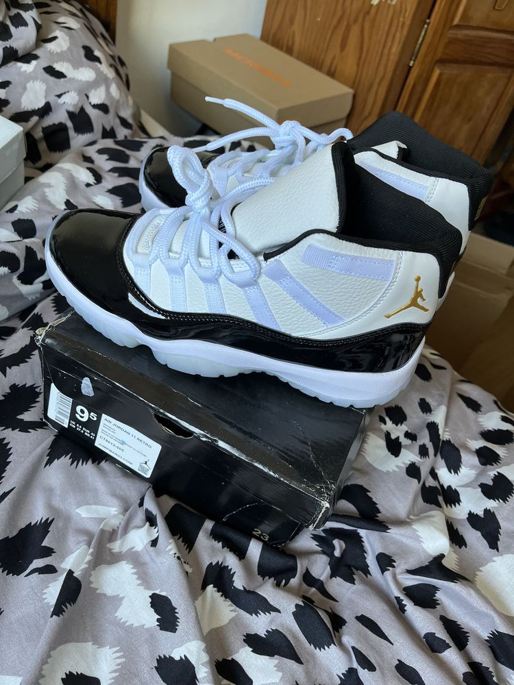 Jordan 11 preta e branca