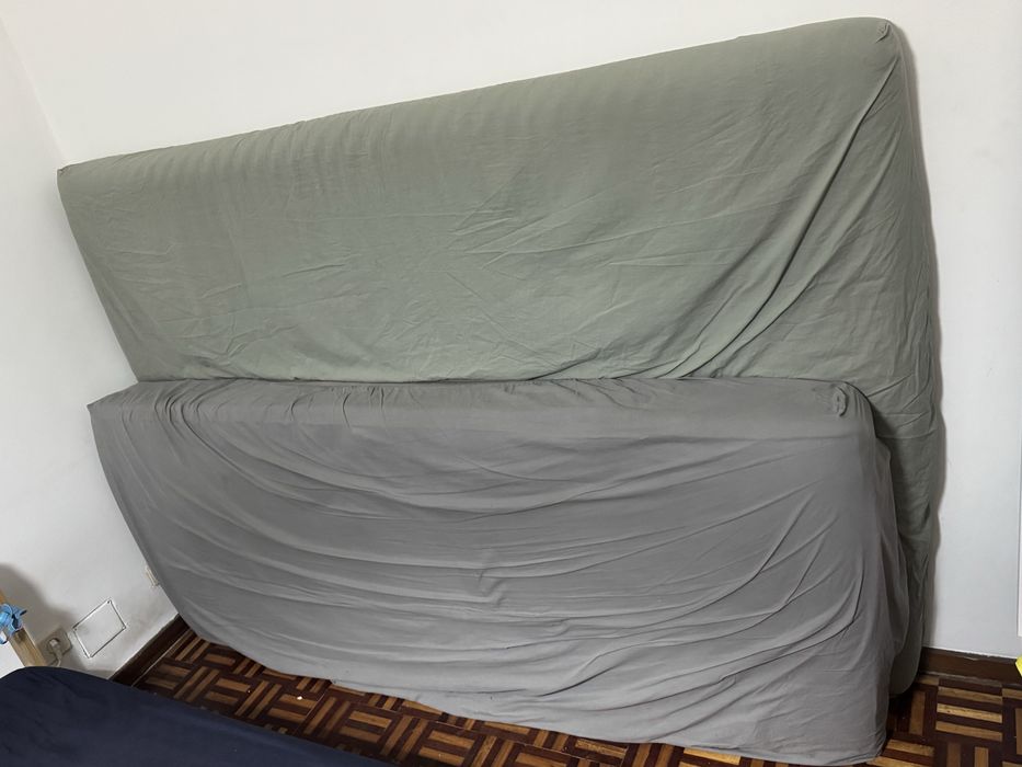 Colçao de mola e outro de espuma