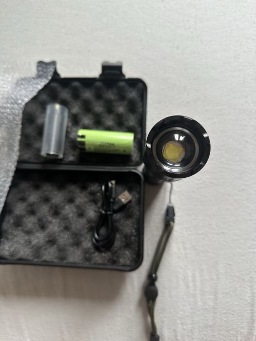 Latarka aluminiowa z diodą XHP70 6000 lumenów