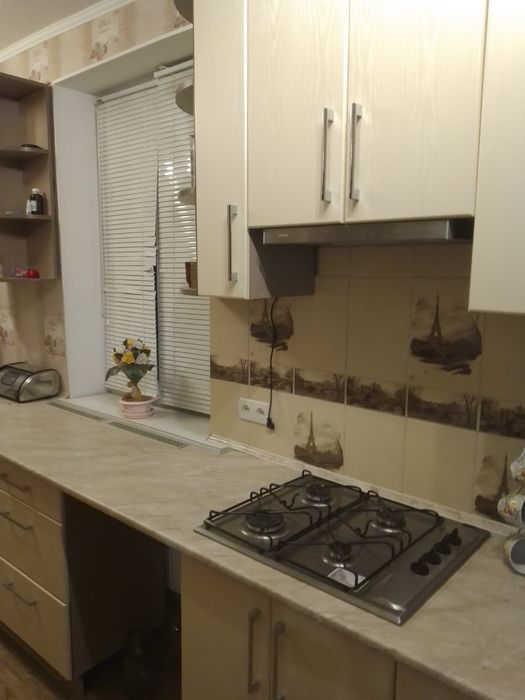 Продам квартиру  р-н Ж/д