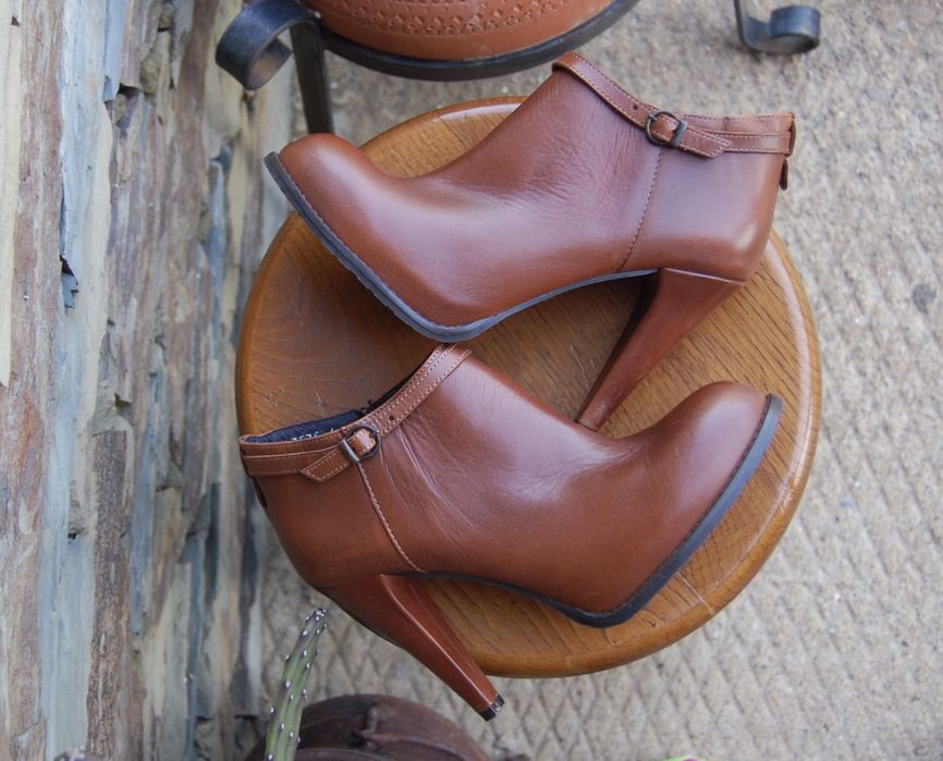 Botins castanhos Eureka