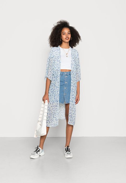 Narzutka w kwiaty Forever New One size