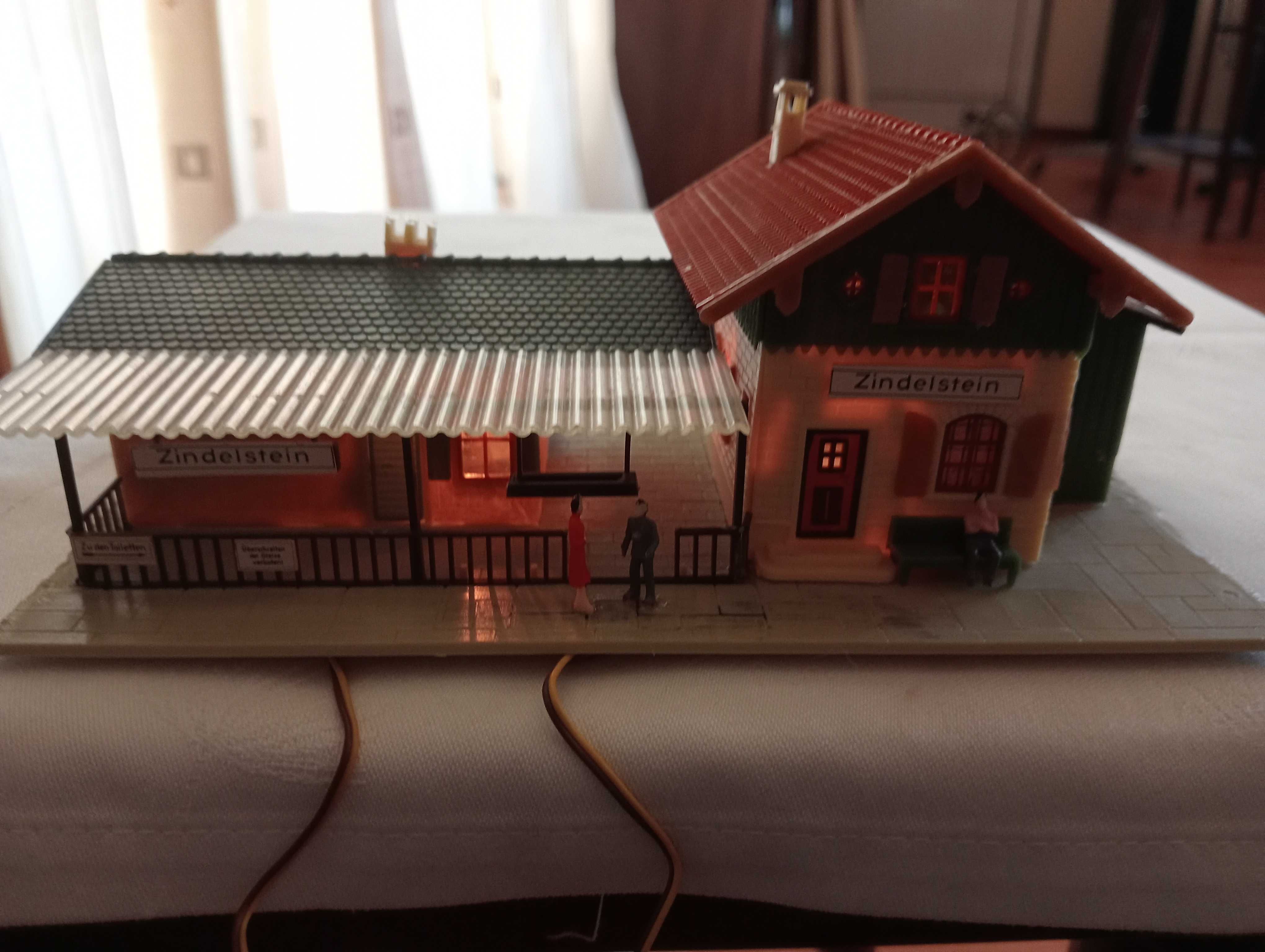 FALLER 120168 H0, Garagem de comboios com iluminação