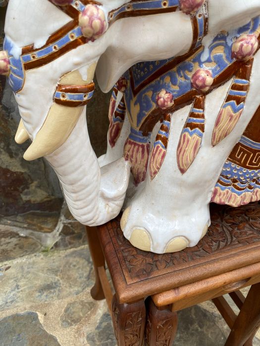 Banco Jardim Elefante Cerâmica Séc XIX Assinado 54 cm