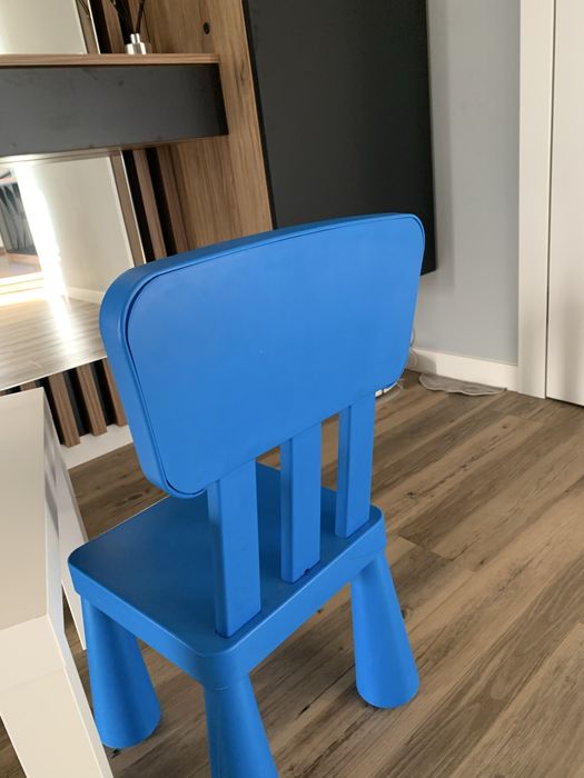 Sprzesdam krzeslo i stolik mamunt