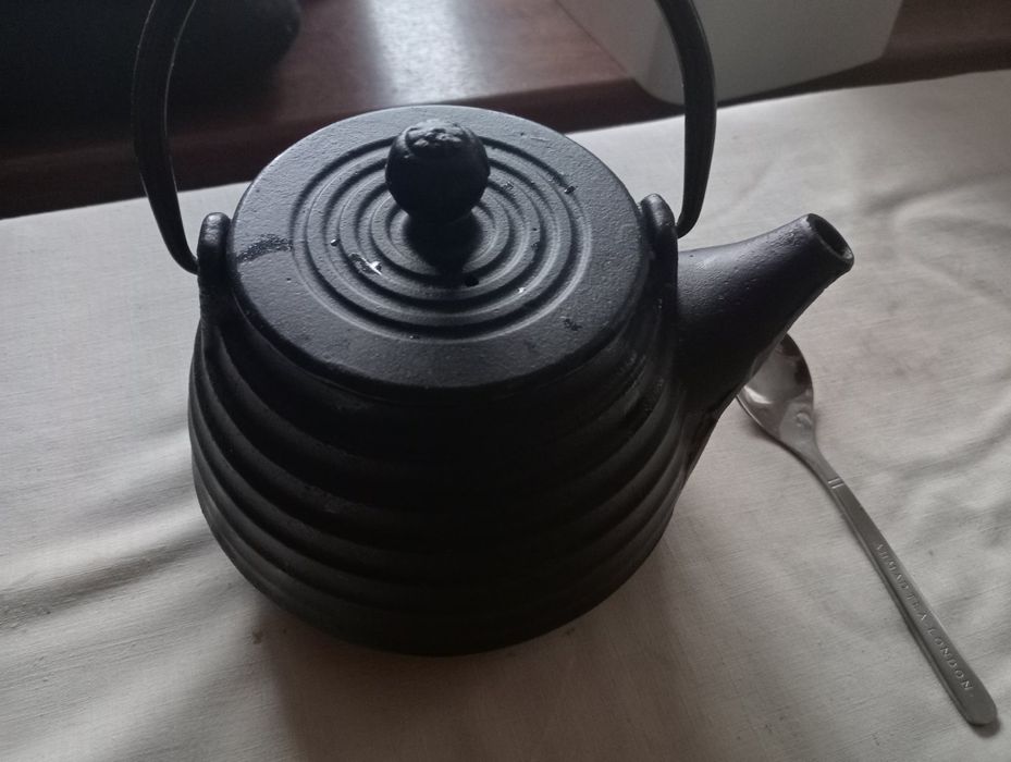 Чугунный заварочнный чайник.Новый.
