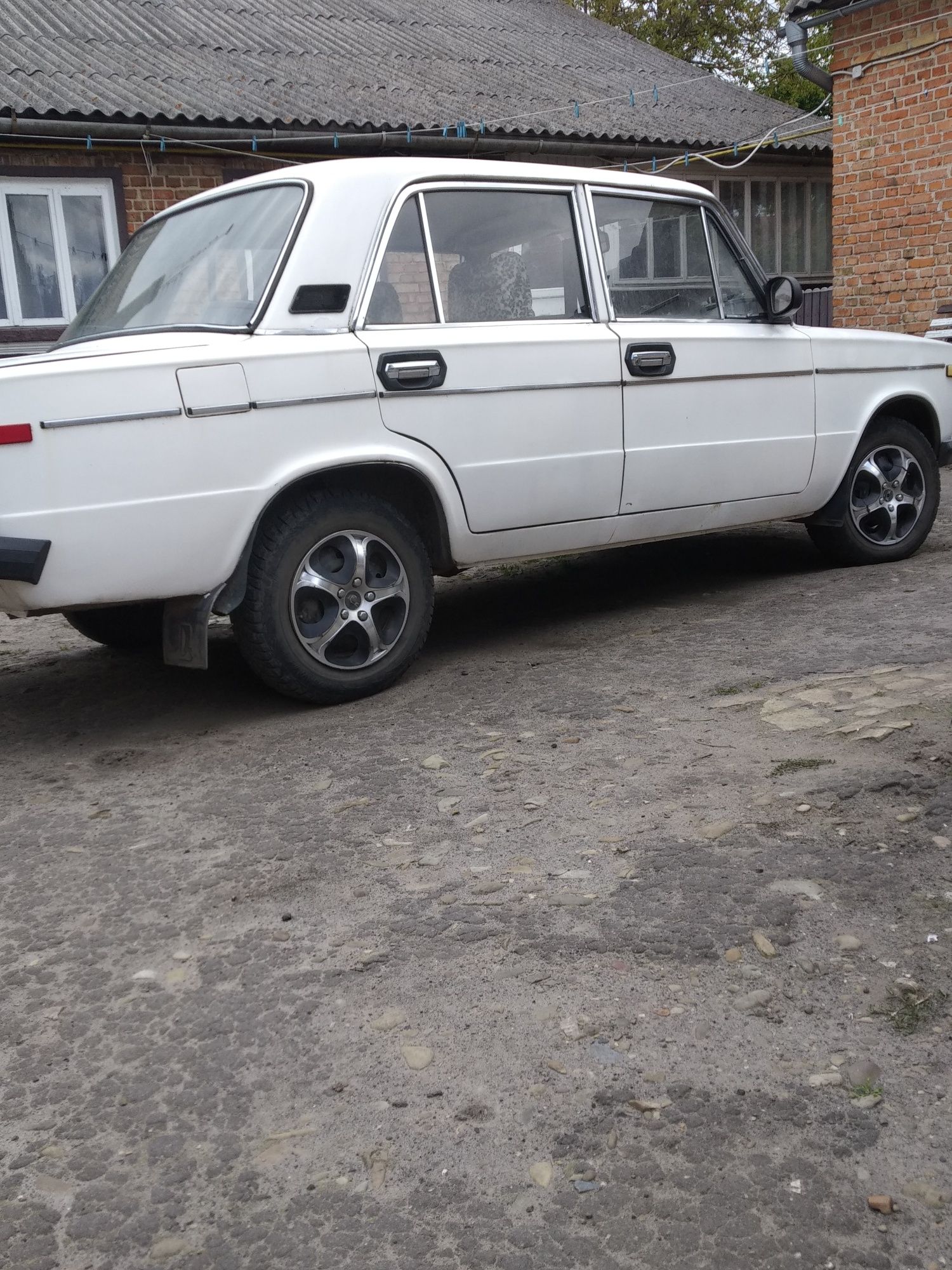 Продам легкову машину