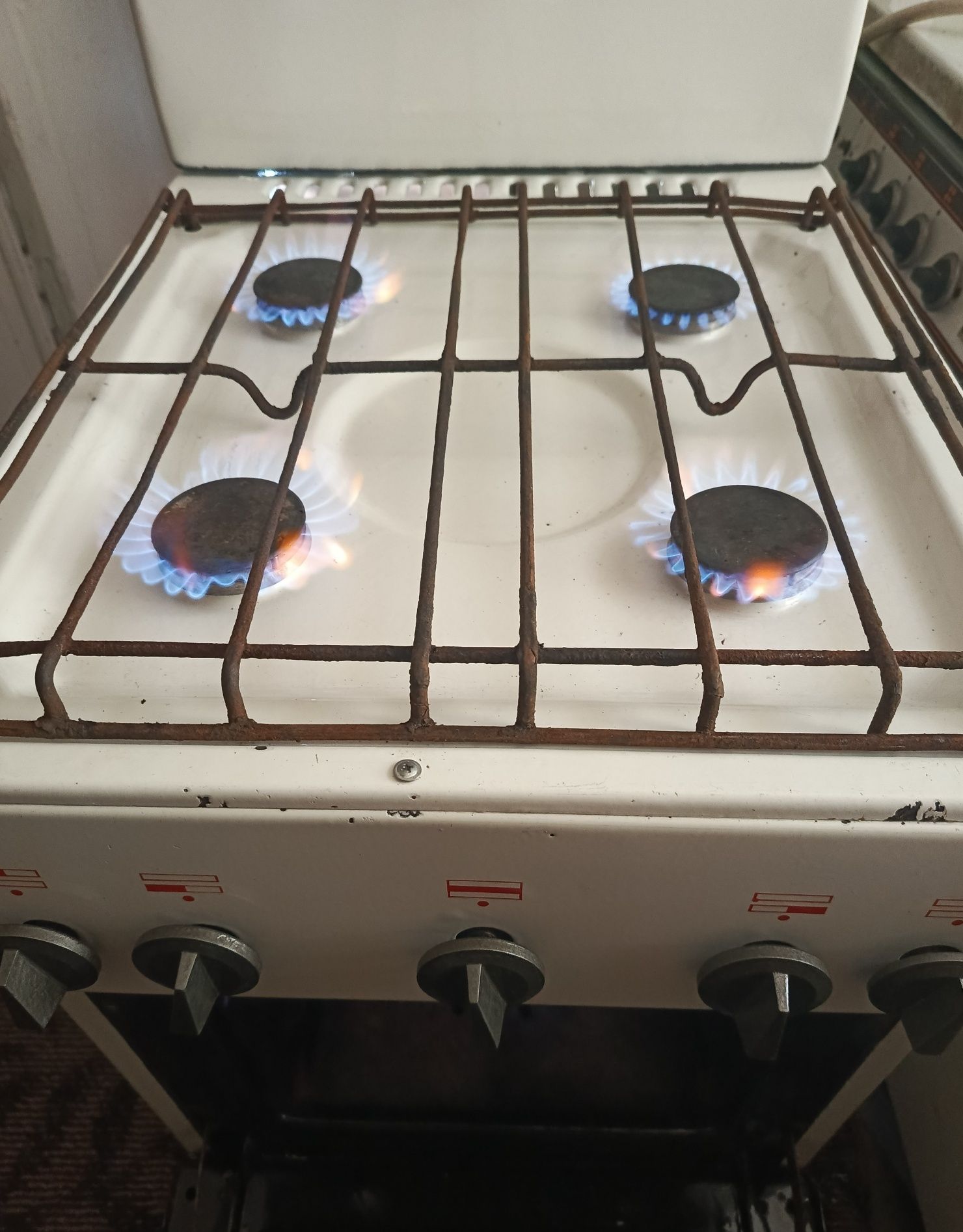 Продам газовую плиту