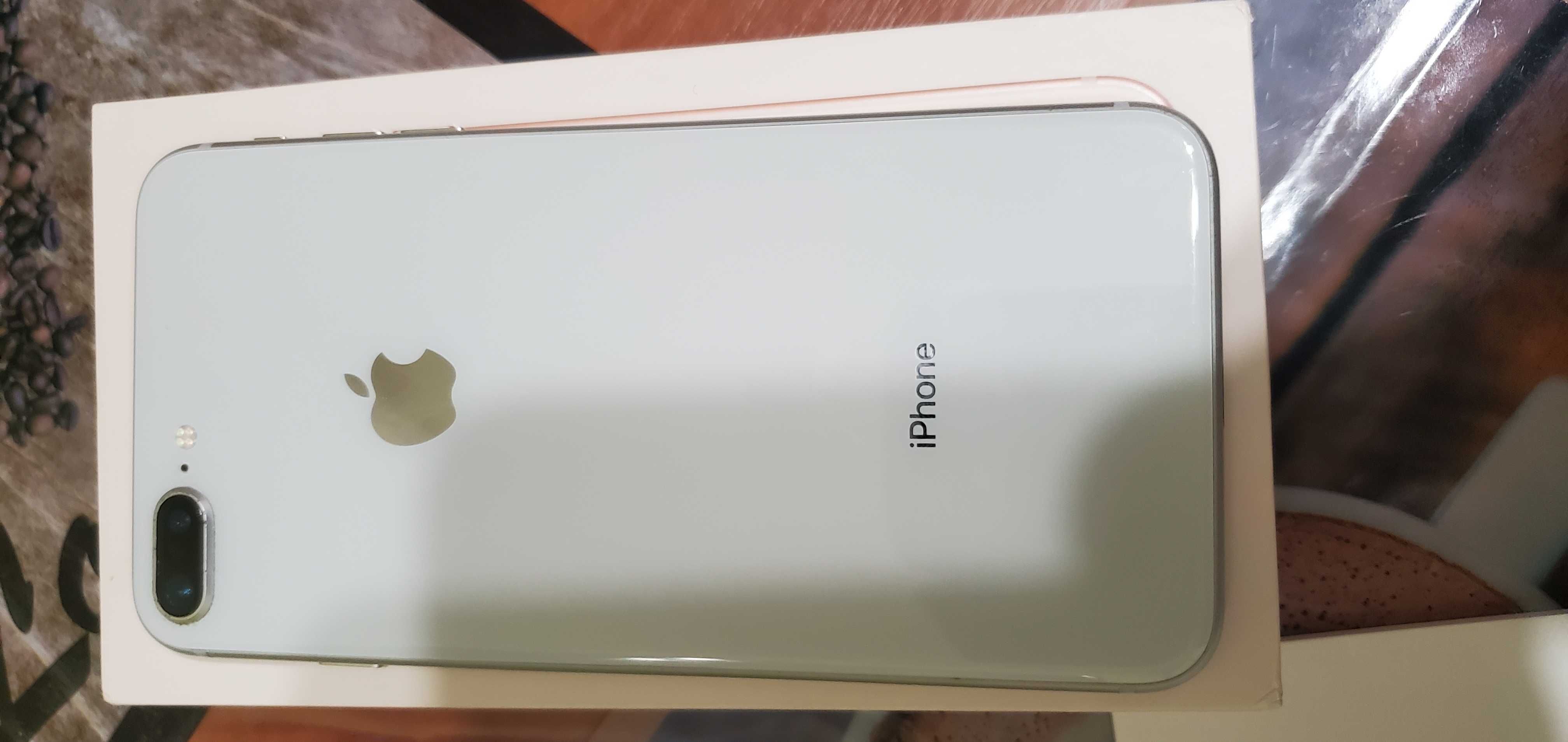 IPhone 8 Plus, 64Гб, не вмикається, топлений, зовні цілий в гарному ст