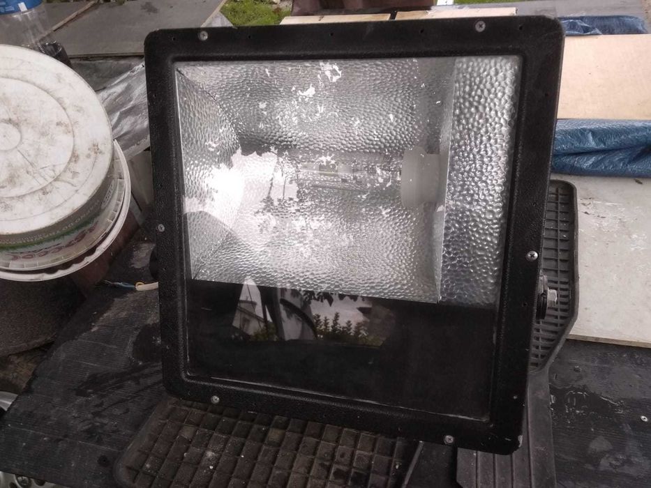 Lampa naświetlacz sodowy 250 W rolnictwo magazyny ochrona garaże