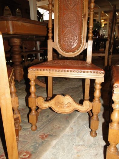 Cadeiras em madeira maciça e couro - óptimo estado - Valor unitário