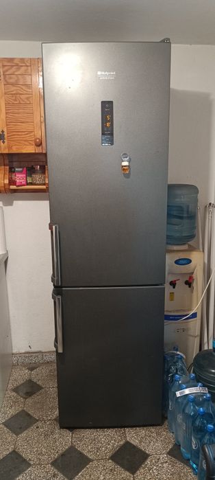 Lodówka Ariston polecam 60x200.