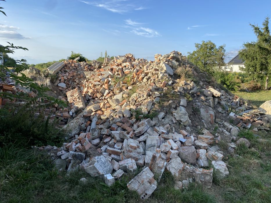 Gruz po rozbiurce budynku gospodarczego Bardzo Dużo