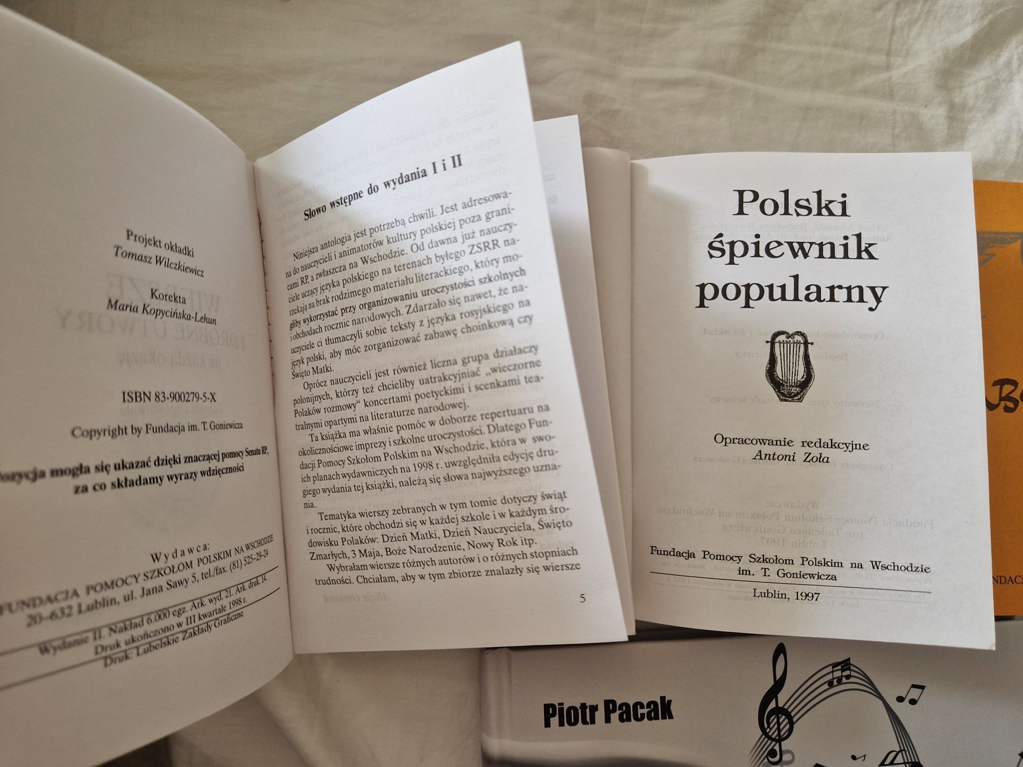 Polskie hymny i pieśni patriotyczne, wiersze, śpiewnik
