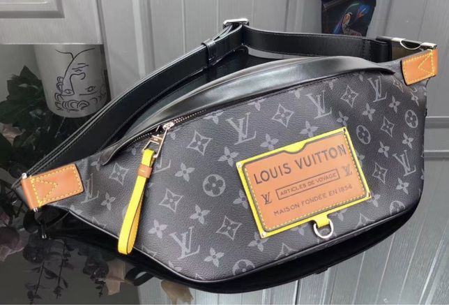 Продам сумку бананку Louis Vuitton Discovery