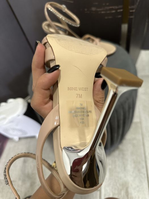 Босоніжки каблук