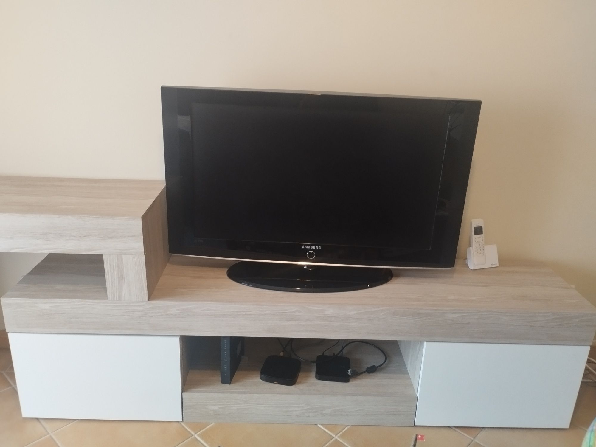 Móvel para TV com arrumação