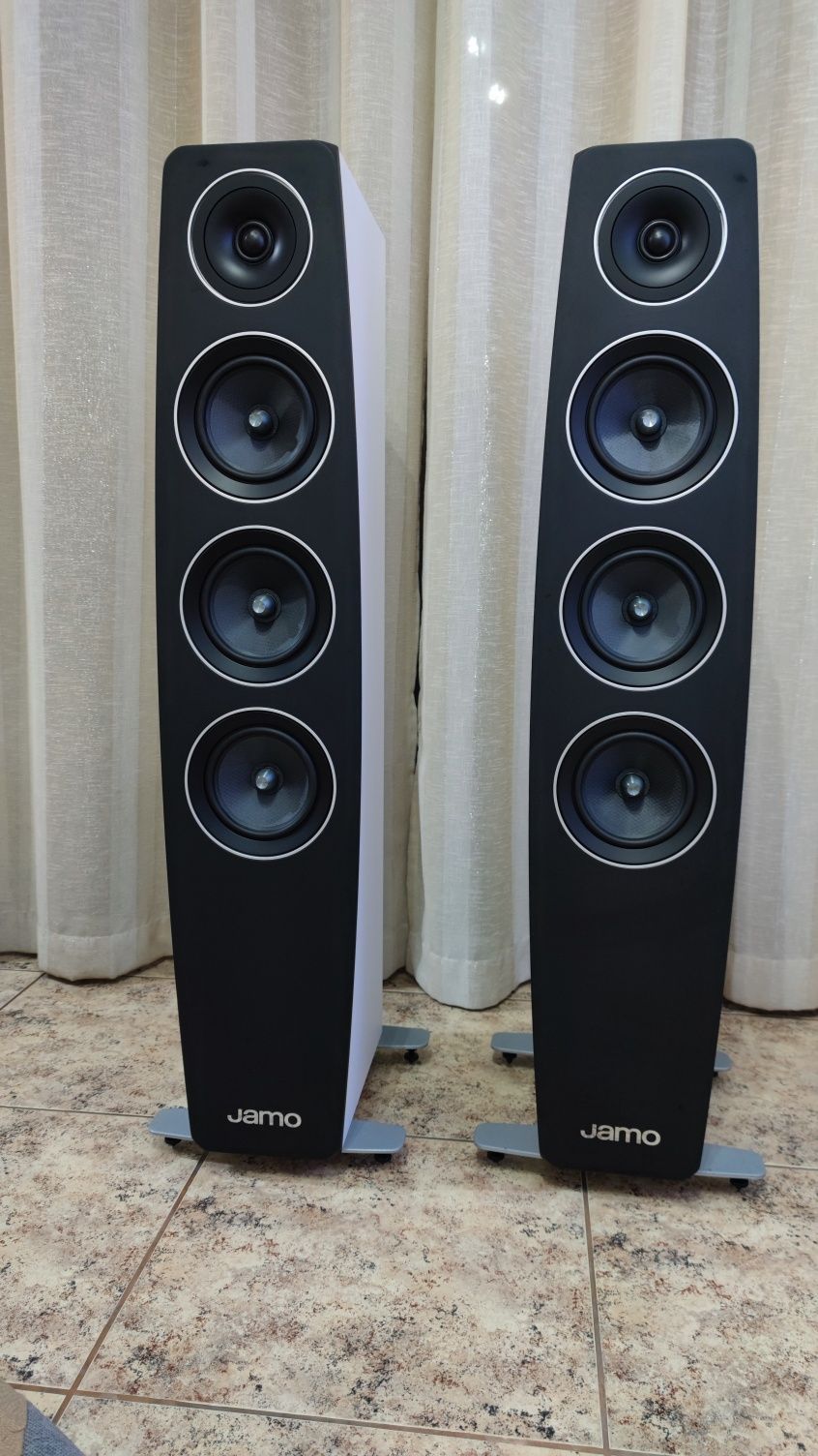 Vendo par de colunas Jamo c97