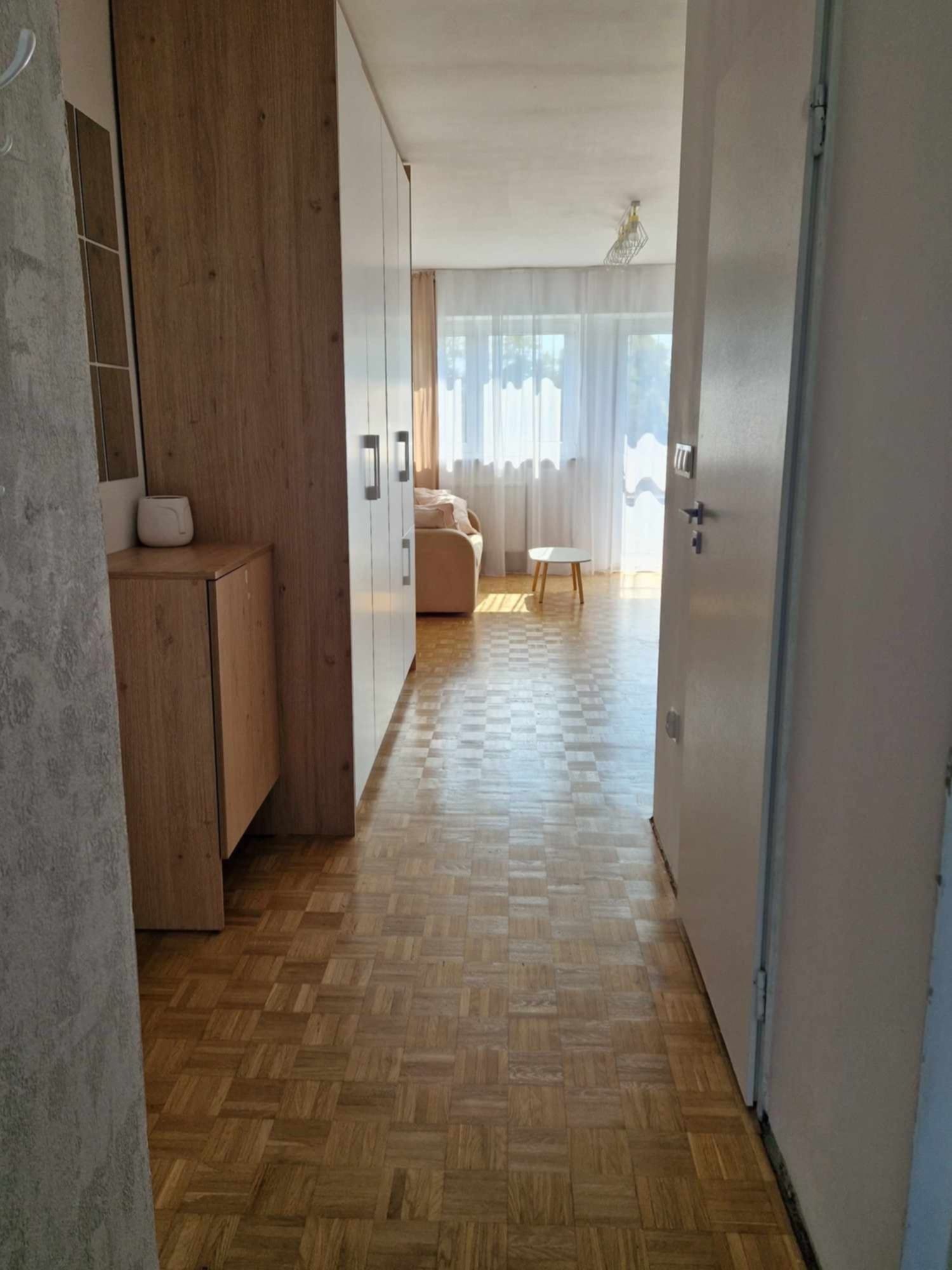 Mieszkanie 3 sypialnie + salon, klima, piwnica, metro