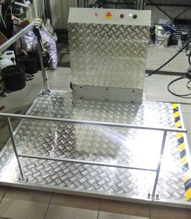 Winda transportowa dla osób niepełnosprawnych lub towarów