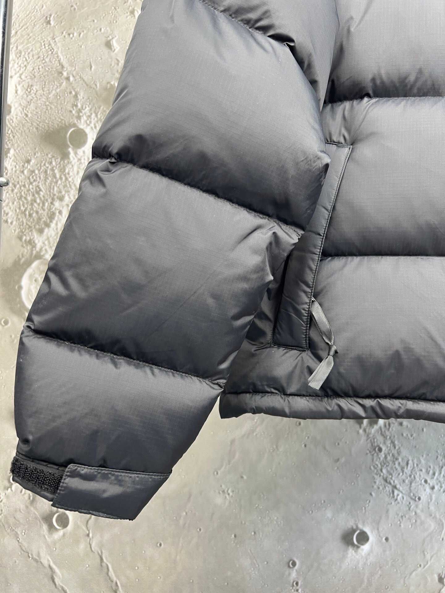 Czarna-kurtka -ITNFI- NorthFace-700-Rozmiary-M