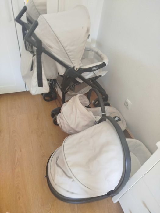Vendo conjunto carrinho bebê Chicco.