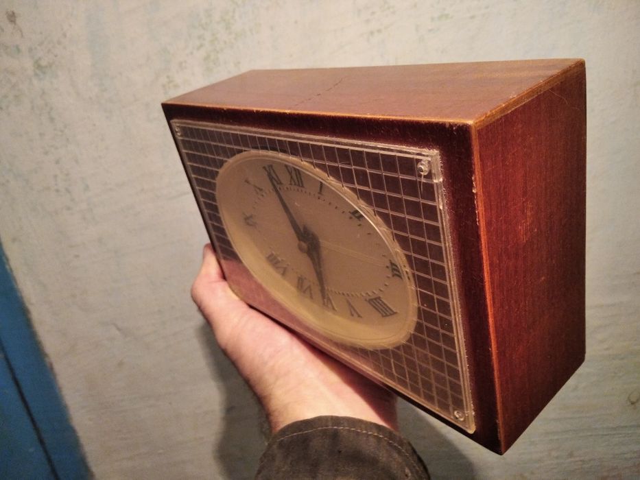 Часы-8шт.настенные  и настольные! одним лотом!